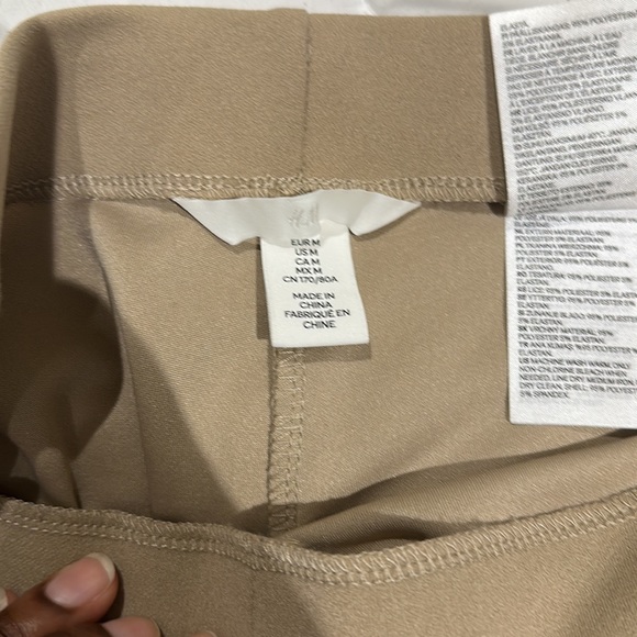 H&M Dress pants very comfy only worn a couple times Size M - Picture 2 of 2